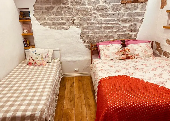 Cozy Veerenni Apartment