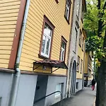 Cozy Veerenni *